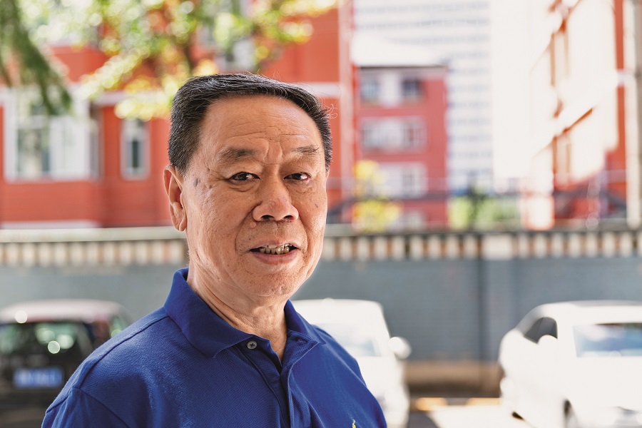 Gao Yusheng grants an exclusive interview to China Pictorial. by Chen Jian